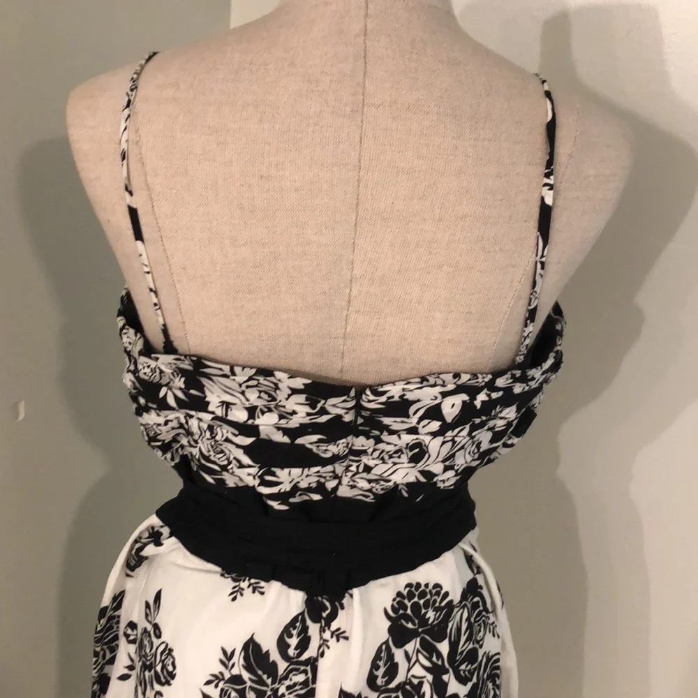 Beautiful White House Black Market dress - Picture 5 of 7